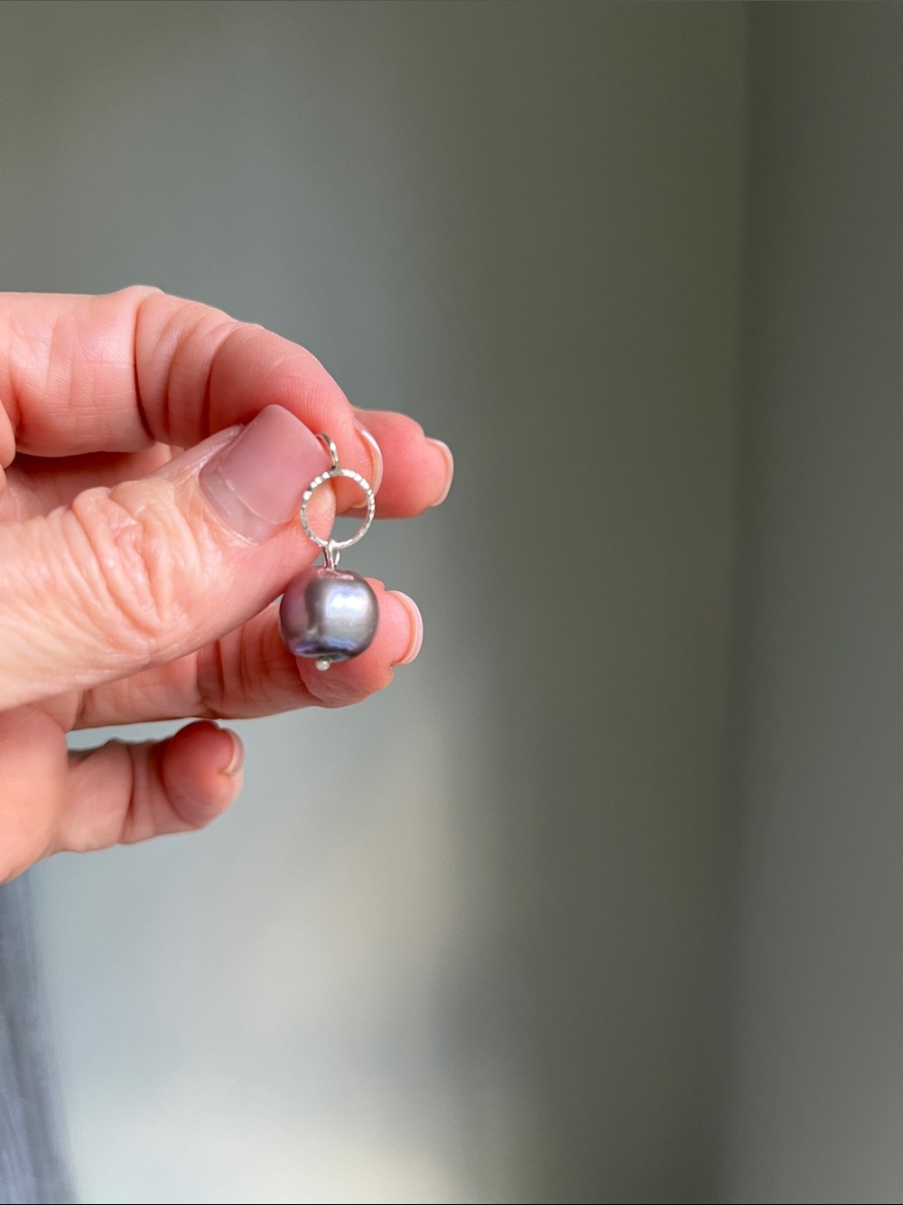 Dark Iridescent Pearls in Sterling Silver Earrings - Picture 4 of 7